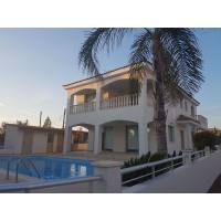 spacious 4 bedroom detached house for rent in Anarita