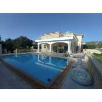 Luxury villa for long term in Tremithousa 