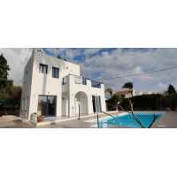 Unfurnished villa for long term rent 