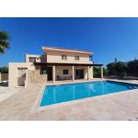Spacious four bedrooms villa for rent