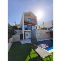 Modern luxury villa in Chloraka