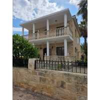 4 bedroom house in Peyia
