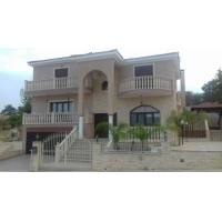 Spacious 3 bed plus villa in Timi 