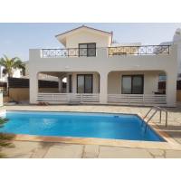 Villa for rent in Kissonerga with central heating and sea views